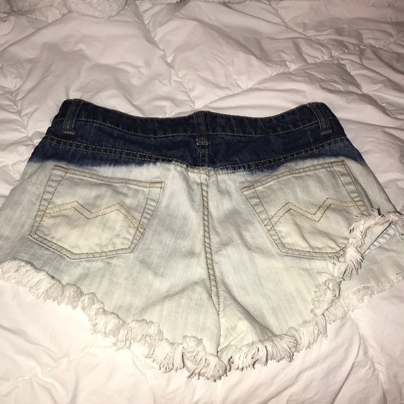 MINKPINK DENIM SHORTS - Picture 2 of 3